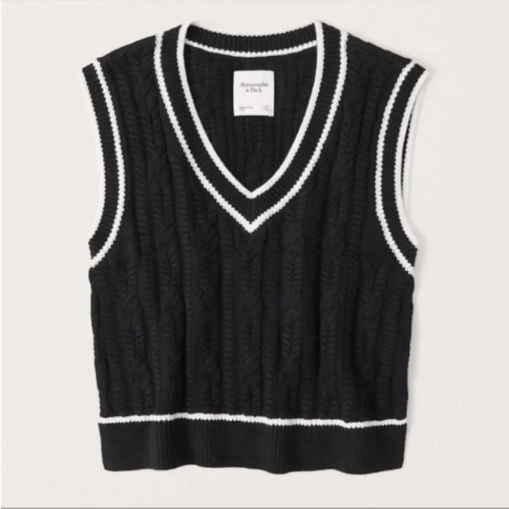 Abercrombie size M sweater vest. Gently used. No flaws. - Picture 2 of 4